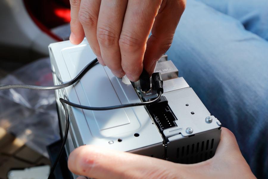 Plugging the ASWC-1 and Bluetooth mic into Alpine radio